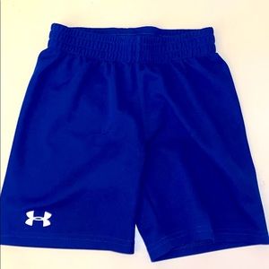 Under Armour Boys shorts size 4 - blue
